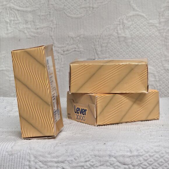 New Vintage Lever 2000 Citrus Fresh Shower Body Bath Soap 4oz Lot of 3 Retired - Picture 2 of 5